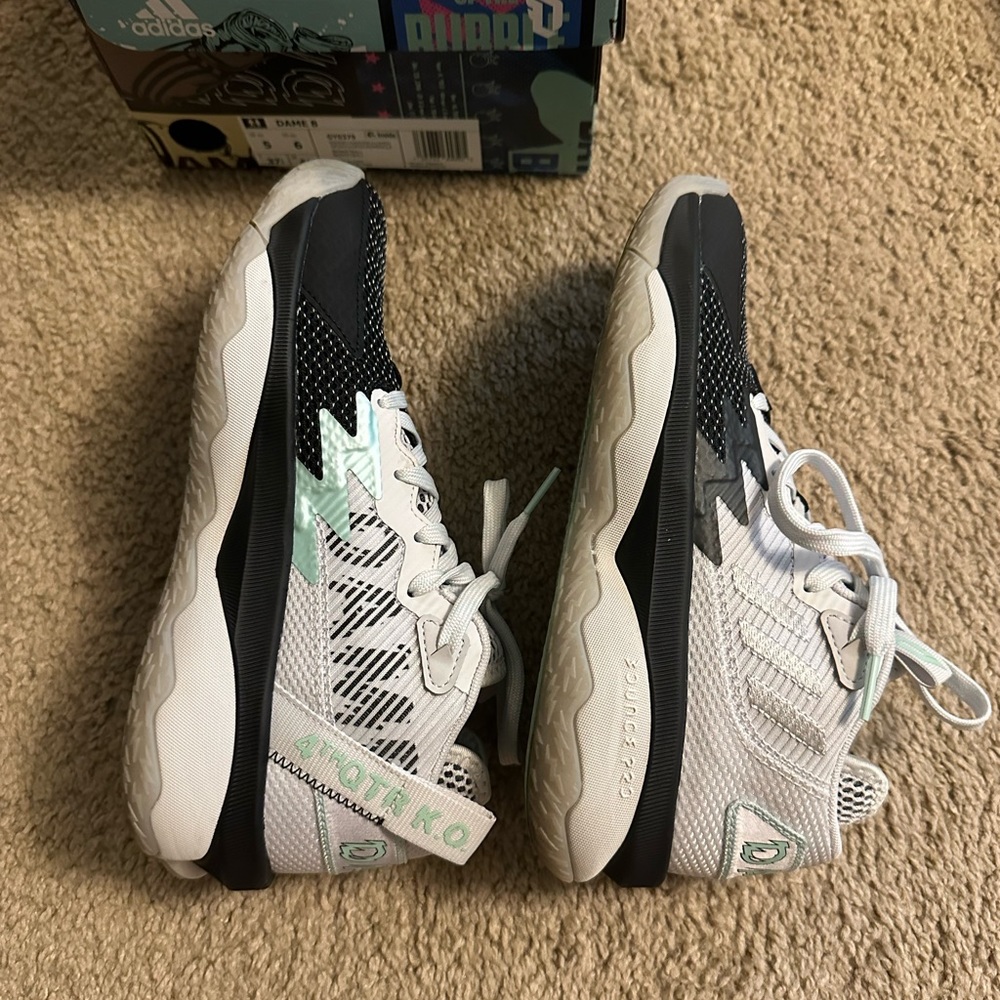Adidas Dame 8 2022 dash gray women’s 6 - Picture 9 of 10